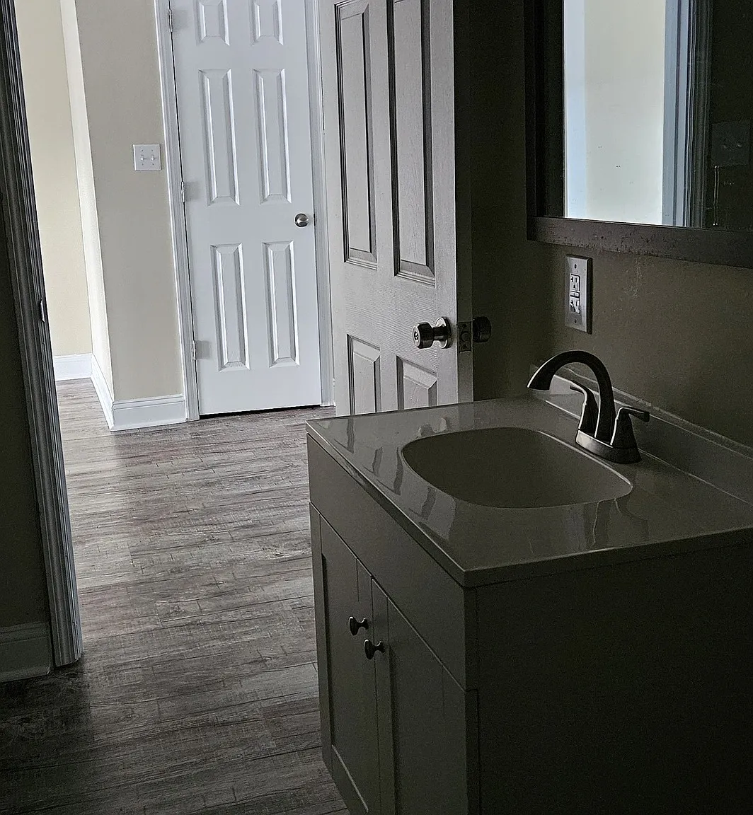 2 bed, 1.0 bath, 1060 sqft, $1,200 — Photo 2