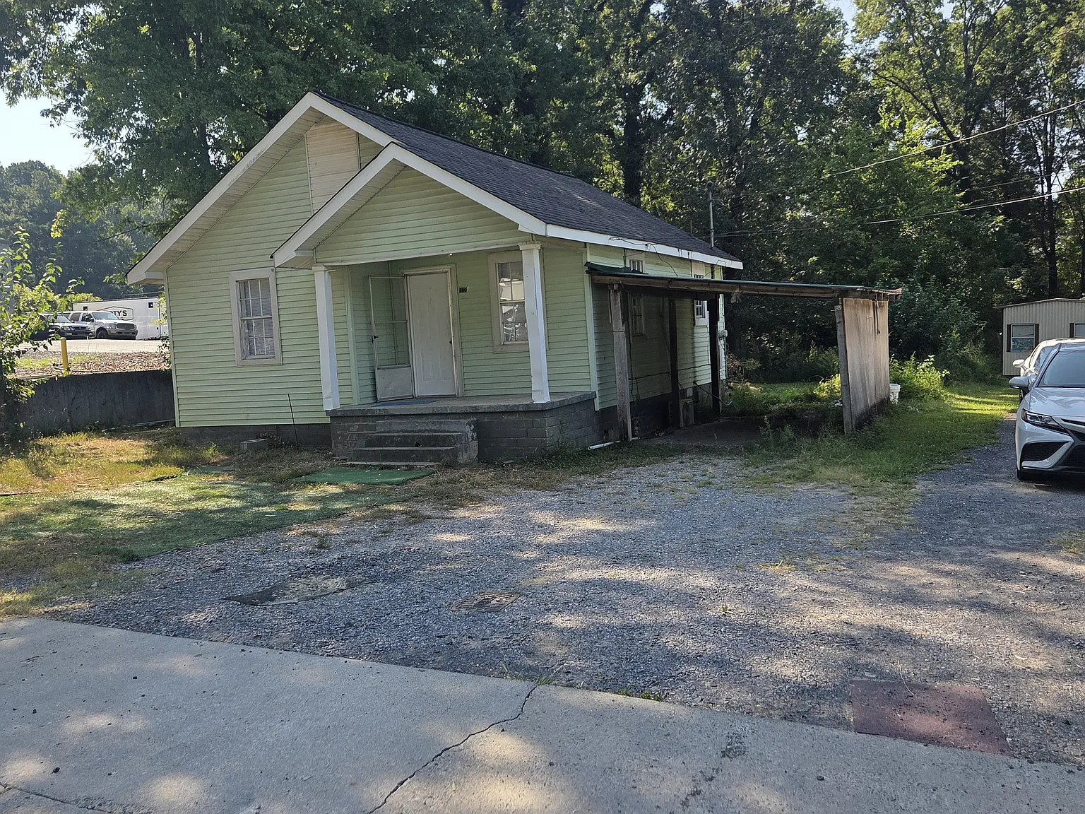 1128 Riverbend Dr — Photo 1
