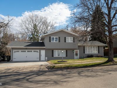 300 Telstar Dr, Bismarck, ND, 58503