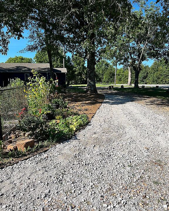 2nd image of 15437 Goshen Tuttle Rd