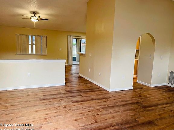 5th image of 2117 Buescher Hill St