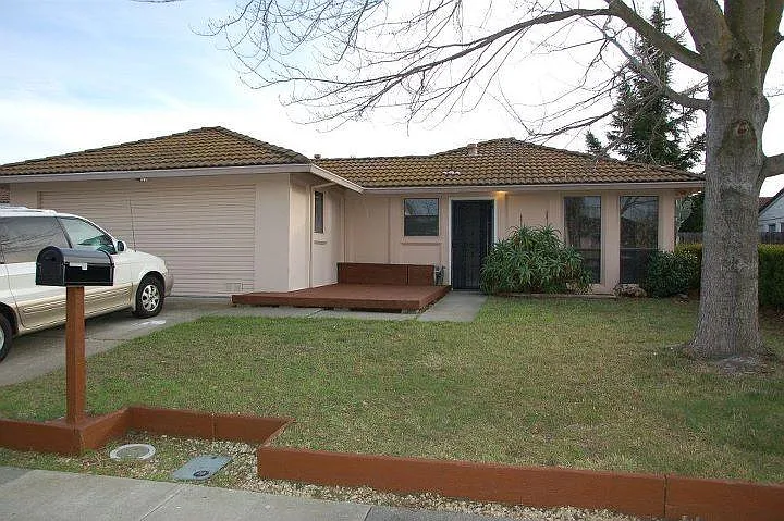 Shasta Dr — Photo 2