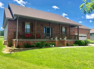 1090 Berkley Dr, Marshfield, MO 65706