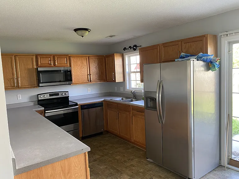 105 Foxtrail Dr — Photo 2
