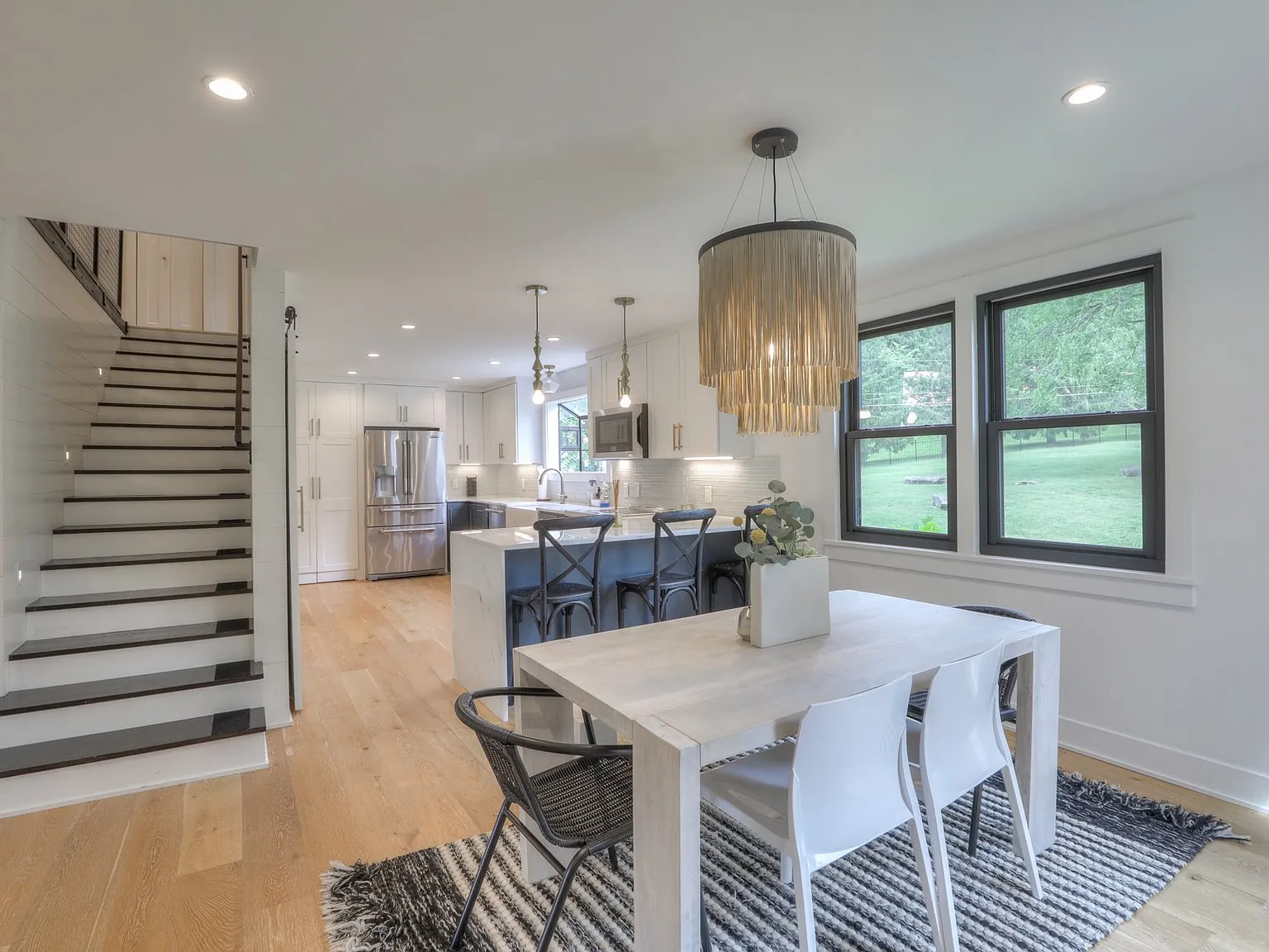 4 bed, 3.5 bath, 3276 sqft, $6,000 — Photo 4