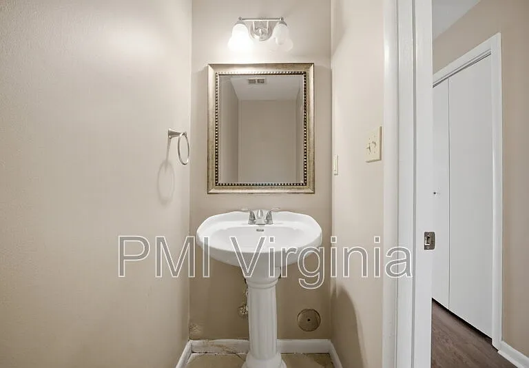 5140 Glenwood Way — Photo 8