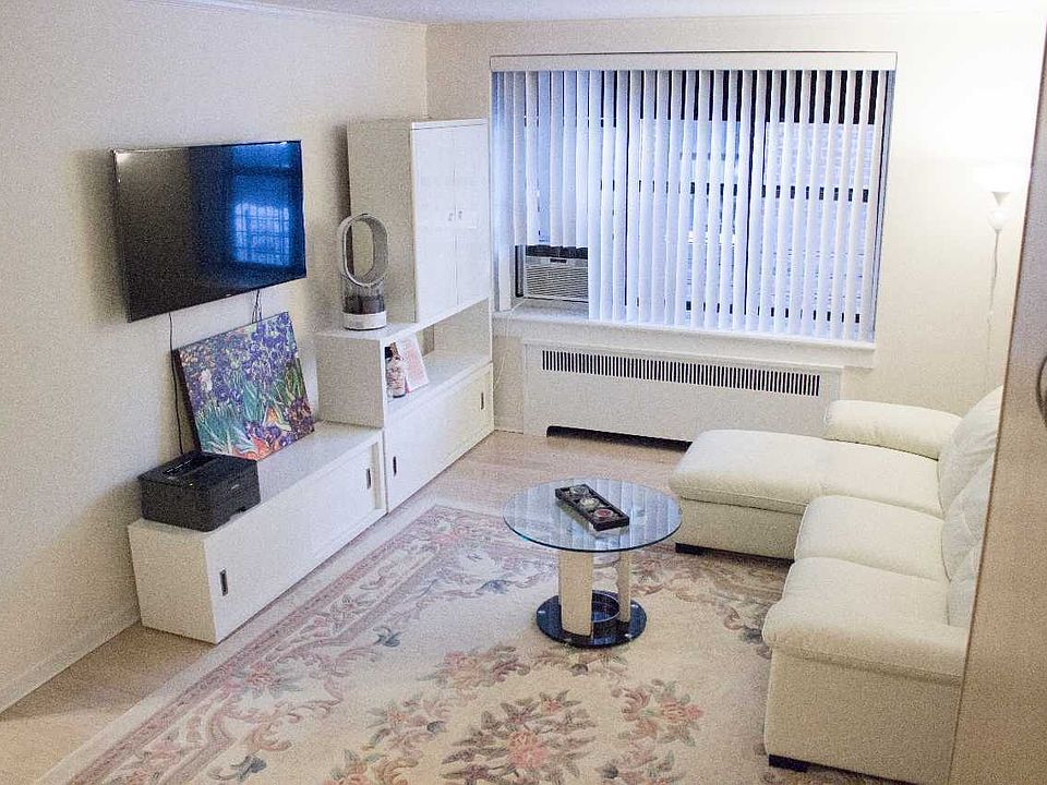 1st image of 1 Town House Pl APT 1J