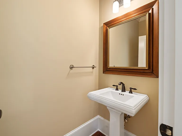 130 Iron Horse Dr — Photo 37