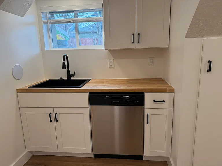 1318 E Emerson Ave — Photo 10