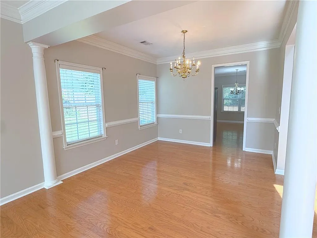 4 bed, 2.5 bath, 2514 sqft, $3,100 — Photo 2