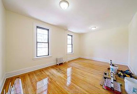 3rd image of 201 E 30th St #48/49