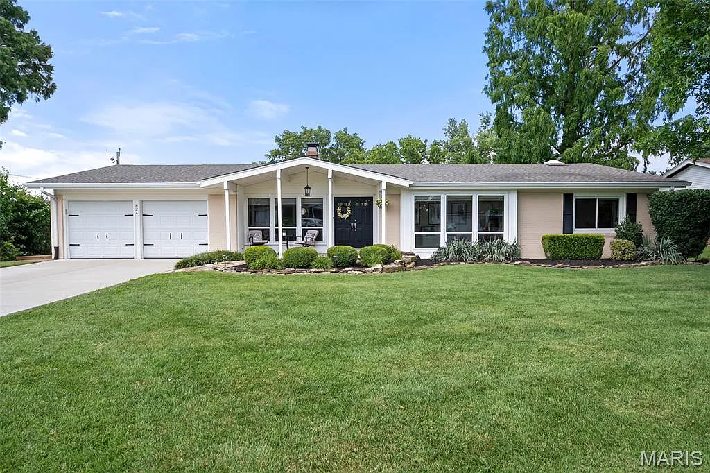 824 Montmartre Ct photo 1
