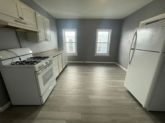 2nd image of 77 Fox St APT 2