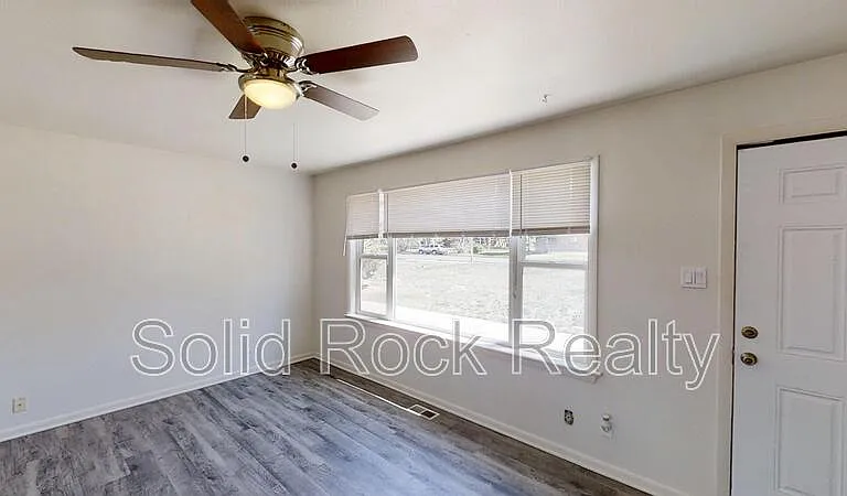 1216 Janes Ln — Photo 7