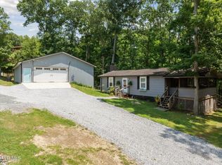 929 Black Alder Ln, Dandridge, TN 37725