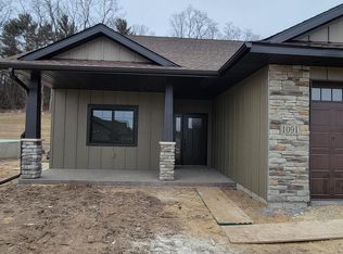 1091 Legend Ln, River Falls, WI 54022