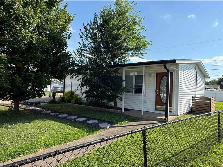 726 Delray St — Photo 1