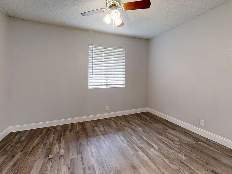 St. Charles Place Apartments — Photo 24