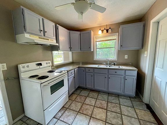 4th image of 250 Canterbury Dr