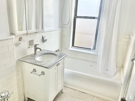 Rented by Virtual Real Estate | media 7