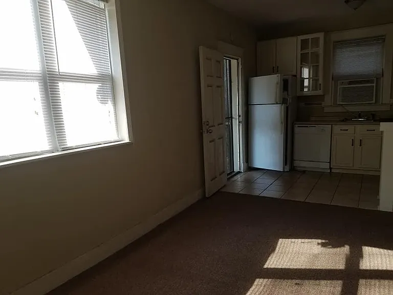 37 S McLean Blvd #2 — Photo 4