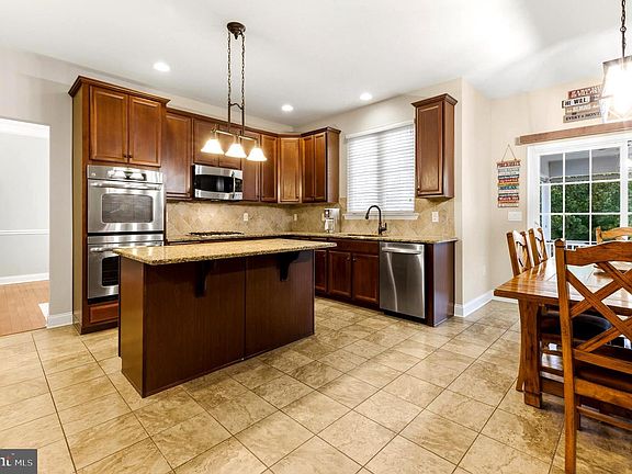 4th image of 325 Windsor Rd