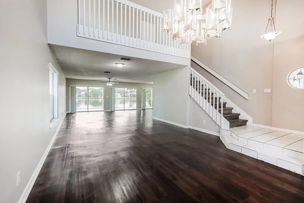 3 bed, 2.5 bath, 2158 sqft, $5,140 — Photo 4