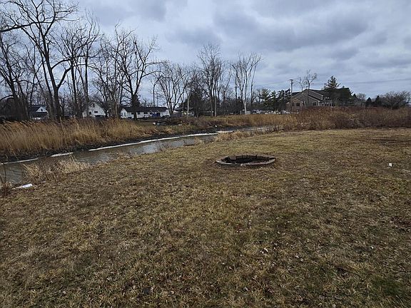 4th image of 2127 River Dr