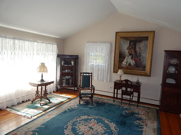 3rd image of 1820 Patricia Ave