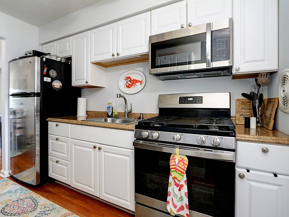 Fridge, gas range, microwave