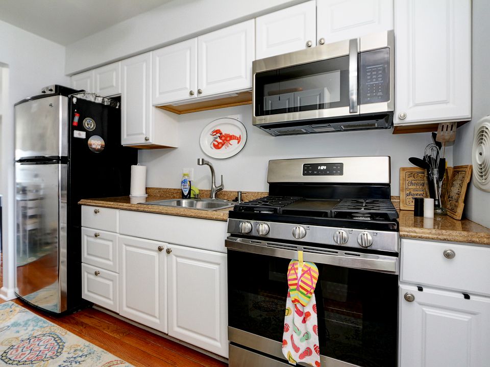 Fridge, gas range, microwave