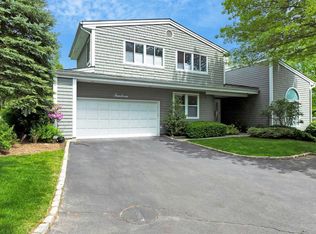 14 Tiffany Cir, Manhasset, NY 11030