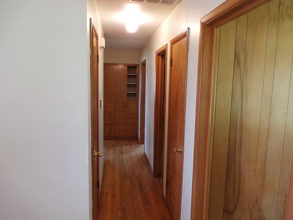 5th image of 1541 W Deane St