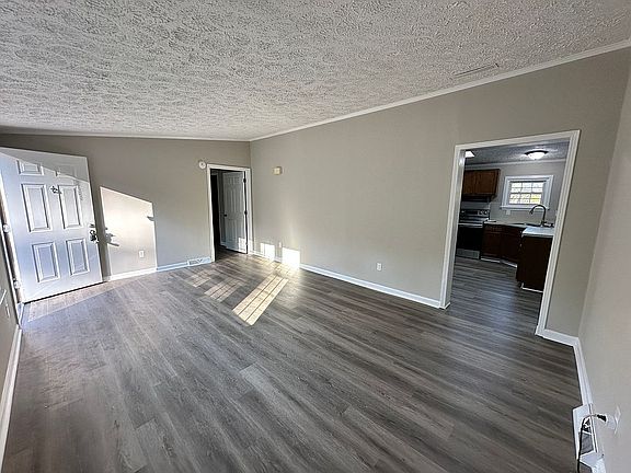 Living room (2nd view) 