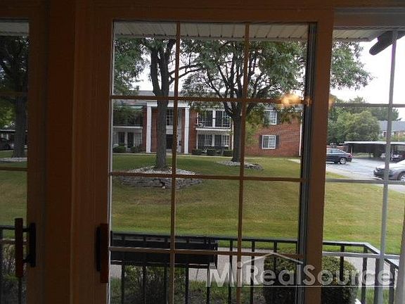3rd image of 1016 Woodbridge St