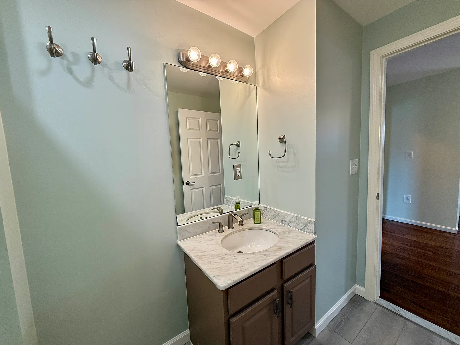 3 bed, 1207 sqft, $3,300 — Photo 4