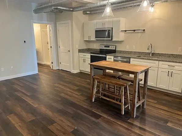 16 Main St, Amherst, MA