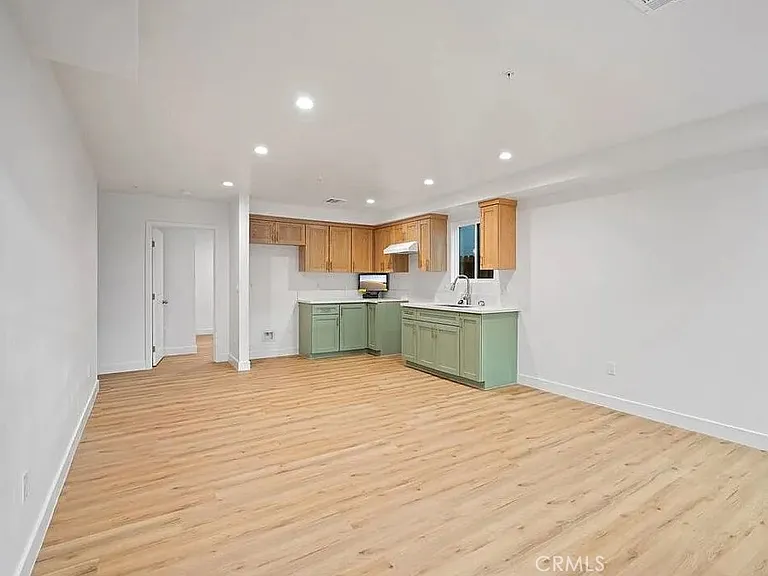 10422 1/2 Graham Ave — Photo 10