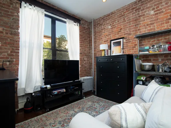 445 Rogers Avenue 1LF image 2 of 6