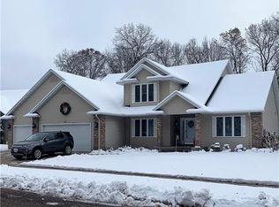 3651 Ridgeway Dr, Eau Claire, WI 54701