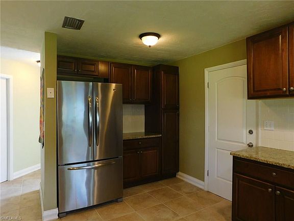 3rd image of 5564 Hamlet Ln