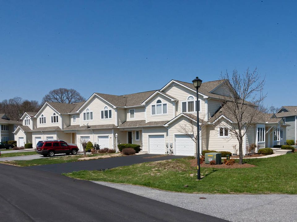 1st image of 241 Lakeside Dr