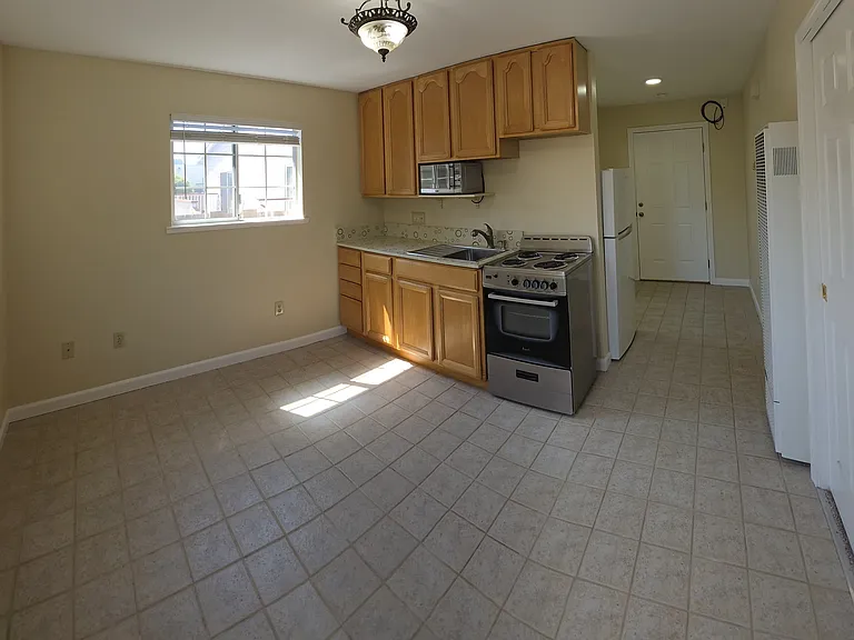 512 Poplar Ave — Photo 2