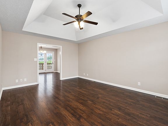 5th image of 534 Falkland Cir