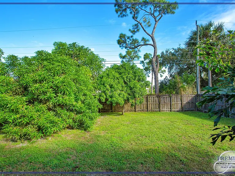 3555 Poinsettia Ave — Photo 36