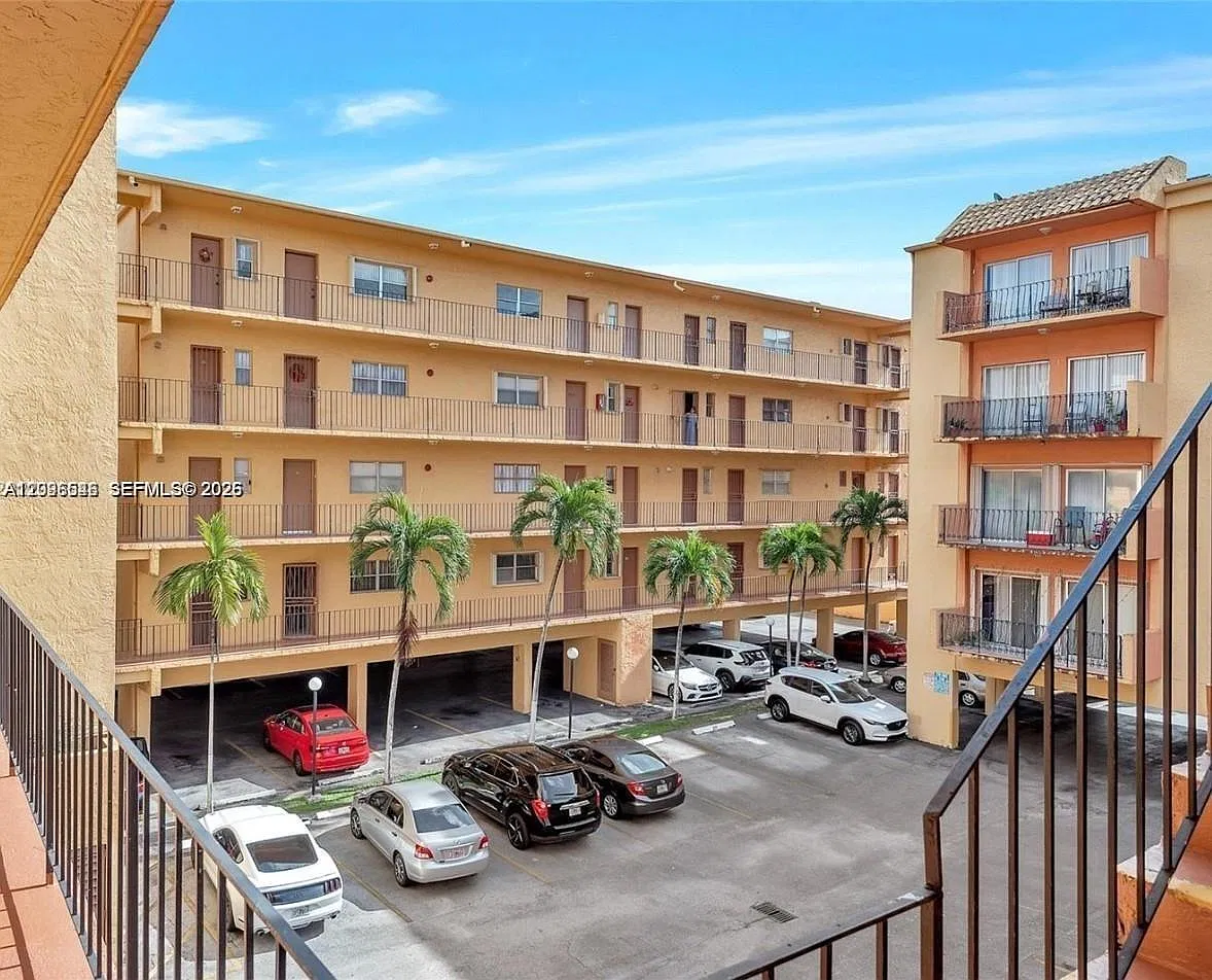Westland Eden Condo Ii — Photo 4
