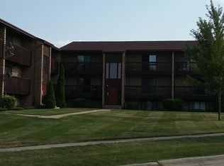 417 Perrie Dr #301, Elk Grove Village, IL 60007