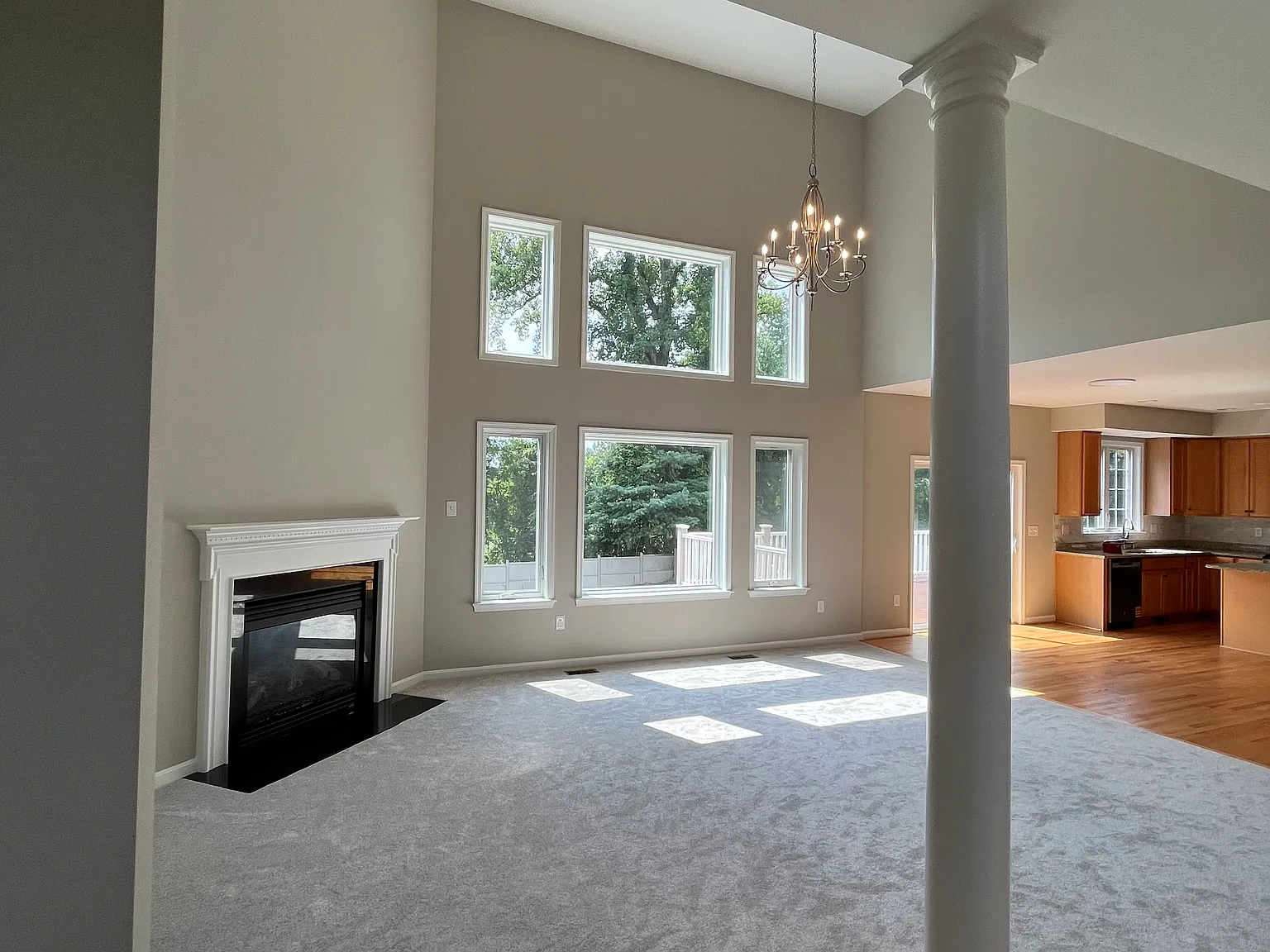 6 bed, 4.5 bath, 5290 sqft, $950 — Photo 3