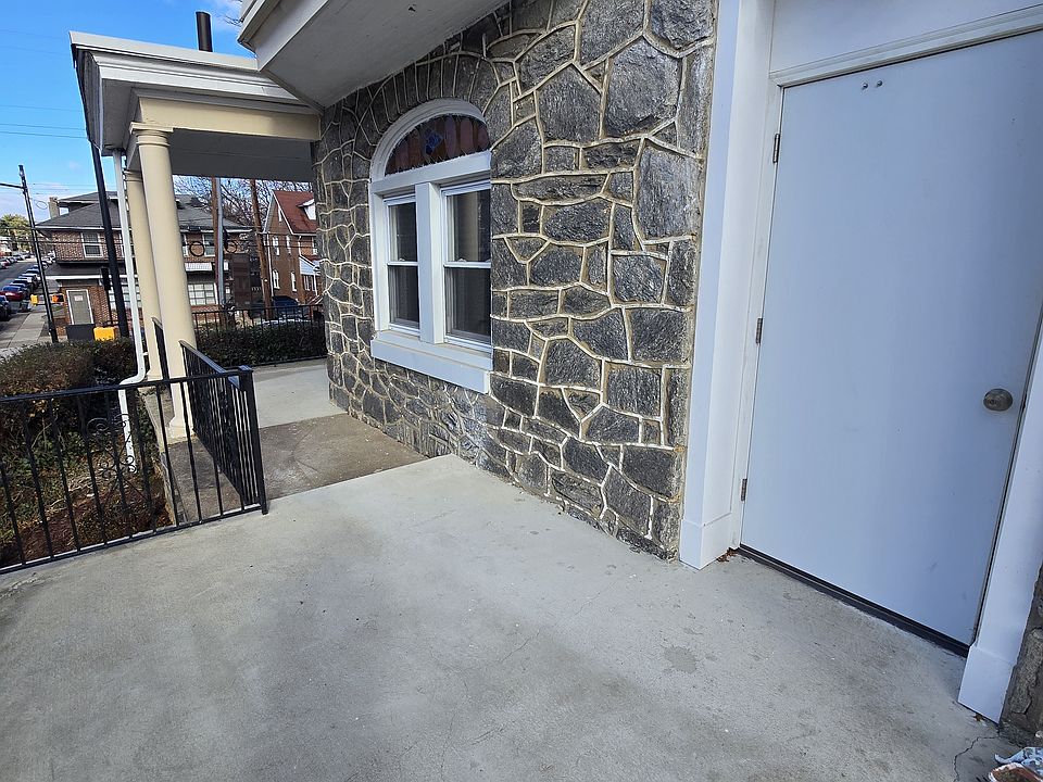 2nd image of 430 Macdade Blvd #3