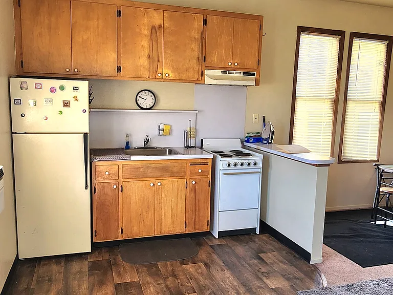 1561 N Van Ness Ave #13 — Photo 3
